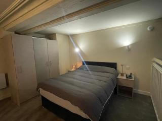 Central Leeds Apartment Oasis - 1