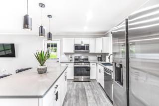 Modern Big Home & Game Room 4B, 3B - 7