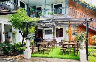 Airport J Dream Garden & Restaurant - 9