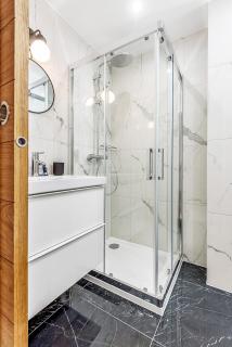 Studio super central, climatisé balcon avec vue - 2