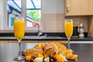 Spacious 5 Bed House in Reading by Amber Stays, Perfect for Business & Contractors, Sleeps 12! - 6