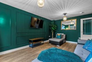 Spacious 5 Bed House in Reading by Amber Stays, Perfect for Business & Contractors, Sleeps 12! - 2