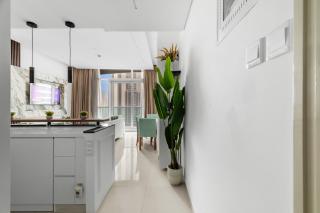 Modern 2BR Luxury Apartment with Downtown Dubai & Burj Khalifa Views - 4