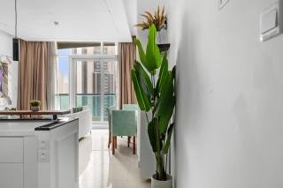 Modern 2BR Luxury Apartment with Downtown Dubai & Burj Khalifa Views - 3