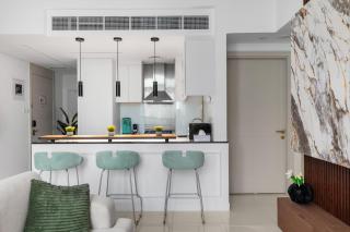 Modern 2BR Luxury Apartment with Downtown Dubai & Burj Khalifa Views - 2