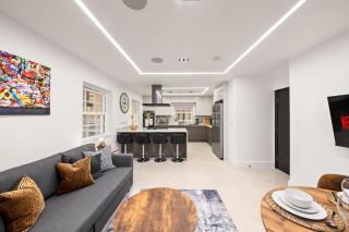 Modern 4 Bed 4 Bath Home in Reading Perfect for Business and Contractors with Free Parking! - 9