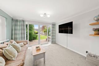 Spacious 6 Bed House in Waterlooville Portsmouth by Amber Stays, Perfect for Long Term Stays, Sleeps 14! - 4