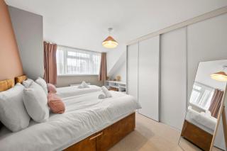 Spacious 6 Bed House in Waterlooville Portsmouth by Amber Stays, Perfect for Long Term Stays, Sleeps 14! - 2