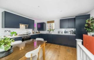 Spacious 1 Bed Maisonette in Camden by Amber Stays, Perfect for Long Term Stays, Sleeps 4! - 6