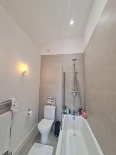 Spacious 1 Bed Maisonette in Camden by Amber Stays, Perfect for Long Term Stays, Sleeps 4! - 4