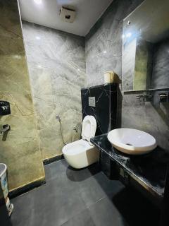 Family Silver Street - 5 Minute Walking Distance New Delhi Railway station - 9