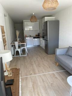 Le Cosy - appartement tout équipé, Face à la mer avec parking et wifi - 3