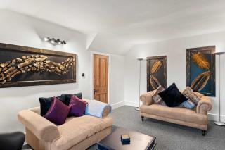 Modern 2 Bed Apartment in Portsmouth by Amber Stays Perfect for Small Groups and Business Stays With Parking - 5