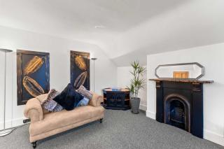 Modern 2 Bed Apartment in Portsmouth by Amber Stays Perfect for Small Groups and Business Stays With Parking - 3