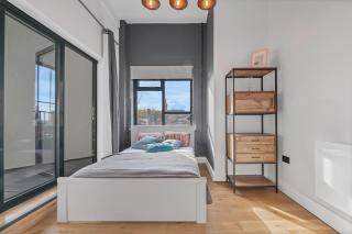 2 Bed Warehouse next to Mailbox and New Street - 8