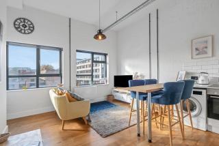 2 Bed Warehouse next to Mailbox and New Street - 3