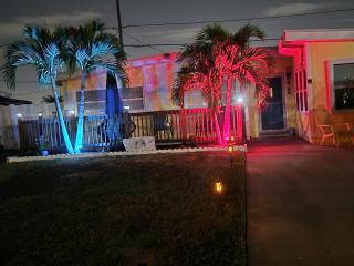 Family Friendly 3BR 1BA Home Sleeps 6 Spacious Private Backyard - 5