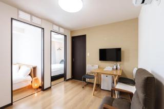 Yoshi no Kyo 607 - 2-Min Walk to Kuromon Market - Family Suite with 2 Bedrooms - 2 Toilets & 1 Bathroom - Heated Living Room Floor - Near Dotonbori - 0
