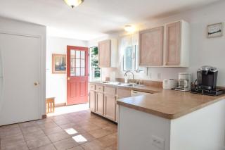 Beach House Short Walk to Kingsbury Beach - 5