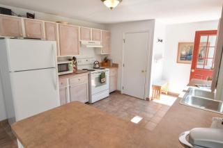 Beach House Short Walk to Kingsbury Beach - 4