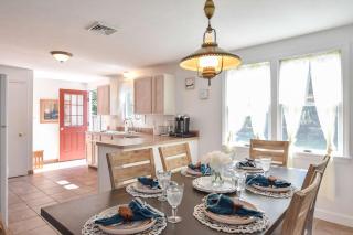 Beach House Short Walk to Kingsbury Beach - 3