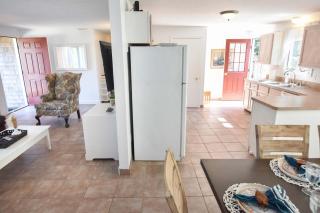 Beach House Short Walk to Kingsbury Beach - 2