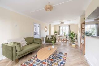 Cosy 3 Bed Cottage in Windsor, Perfect for Small Families & Couples, Sleeps 5! - 7