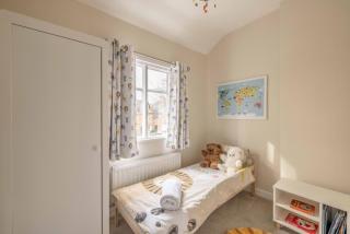 Cosy 3 Bed Cottage in Windsor, Perfect for Small Families & Couples, Sleeps 5! - 1