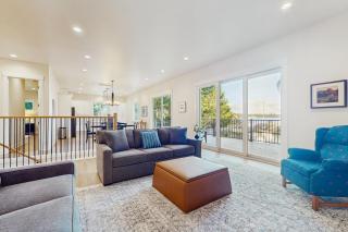 Lake Goodwin Retreat - 4