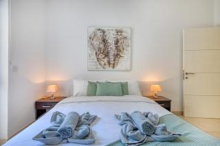 Cozy St julians stay Beach City Center - 2