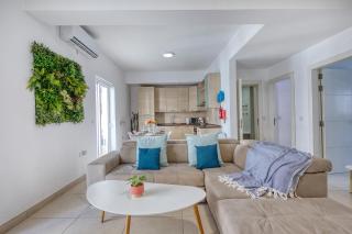 Cozy St julians stay Beach City Center - 0