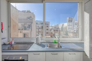 Cozy St julians stay Beach City Center - 3