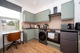 Pass the Keys The Retreat - Stylish Croydon Studio Apartment - 2