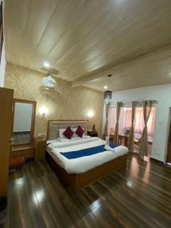 !!The Valley View Hill-Top Heights & Open Rooftop Cafe !! Bonfire !! Family Hotel Near To Mall Road 100Mtr!! - Bashist - 2