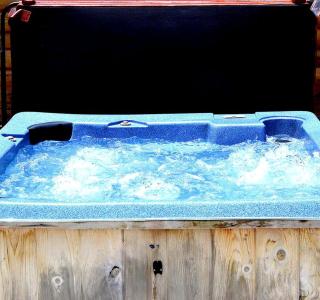 Stately Log Cabin with a Pool for a Group Getaway near Chickamauga, Georgia - 9
