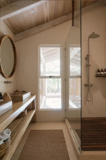 Gorgeous beachfront villa with private pool - 7