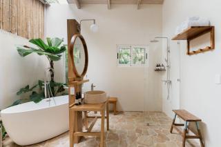 Gorgeous beachfront villa with private pool - 5