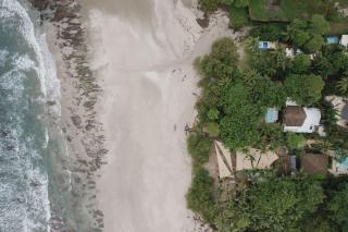 Gorgeous beachfront villa with private pool - 4