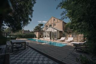 Casa de Lujo de Tenis con Pileta Padel y Gimnasio - 0