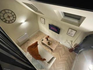 Chic Apartment on The Headrow Leeds - 8