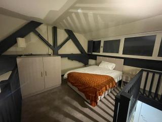 Chic Apartment on The Headrow Leeds - 6