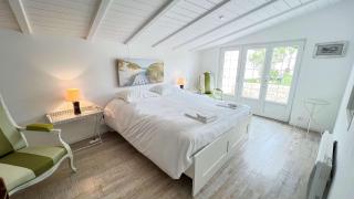 Dans le centre du village d'ARS EN RE, charmante villa bien décorée - 4