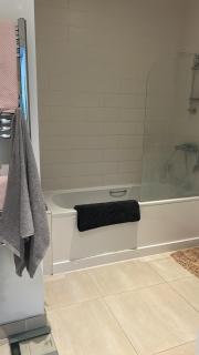 Spacious ensuite room in front of station - 9