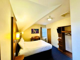 ALTY Hotel - Broadheath - 9