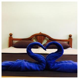 Jungle Hut Bungalows & Hotel - 8