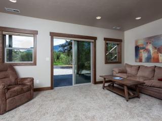 Family-Friendly Cabin Rental with Mountain Vistas near West Glacier, Montana - 8