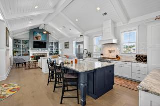 AV3-23: 3 23rd Avenue - 1