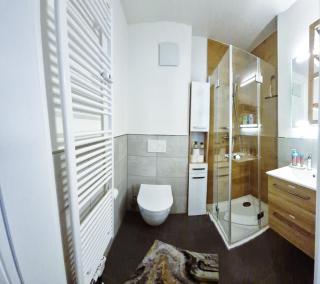 ModernesMiniZimmer-Stadtnah-SelfCheckIn-Parkplatz - 5