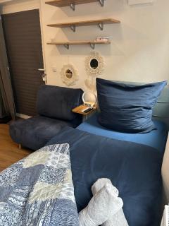 ModernesMiniZimmer-Stadtnah-SelfCheckIn-Parkplatz - 2