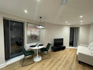 Leeds City Centre Chic Apartment - 8